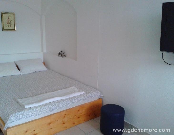 bracni krevet u trokrevetnom apartmanu